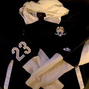 Jordan retro windbreaker black and white with hood